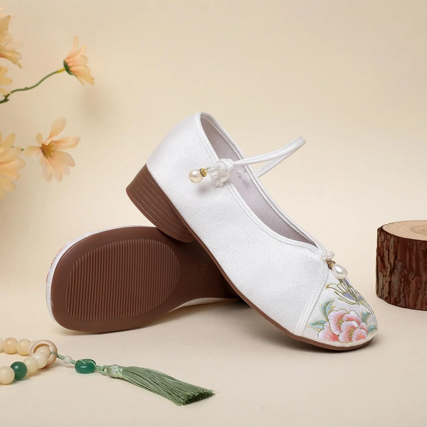 2025 Women's Satin Low Chunky Heel Chinese Style Floral Embroidery Shoes Elegant Ethnic Style Cheongsam Hanfu Shoes Casual Comfort Ankle Strap Shoes