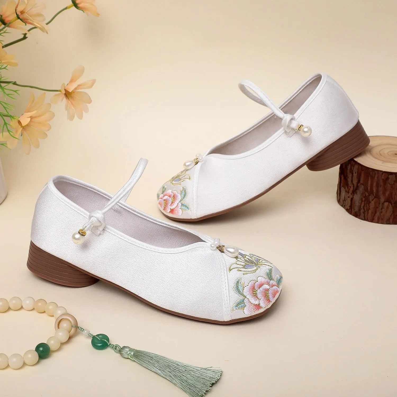 2025 Women's Satin Low Chunky Heel Chinese Style Floral Embroidery Shoes Elegant Ethnic Style Cheongsam Hanfu Shoes Casual Comfort Ankle Strap Shoes