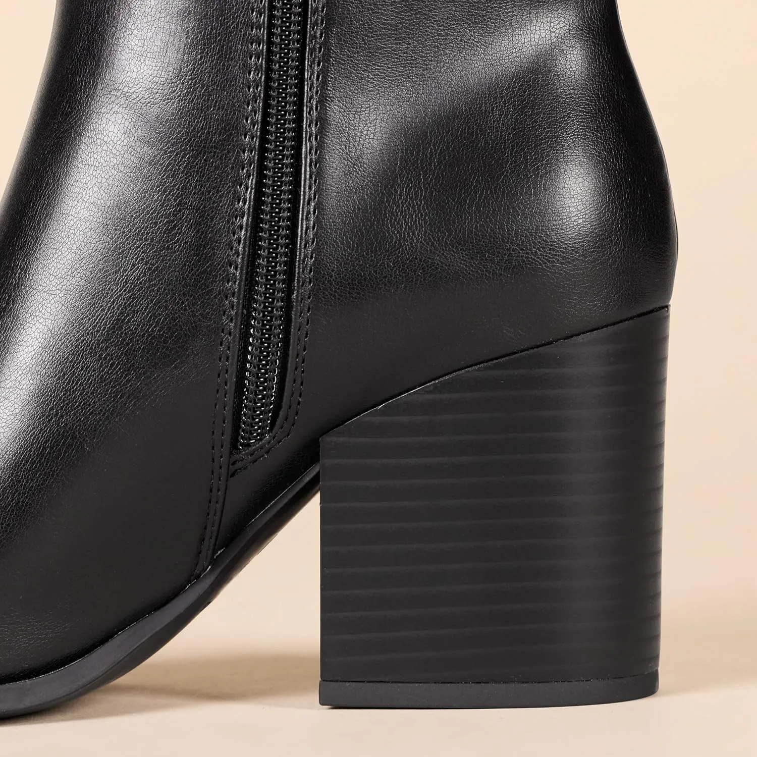 Amazon Essentials Women's Clean Heel Ankle Boot
