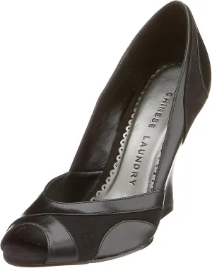 Chinese Laundry Women's Foxy Wedge