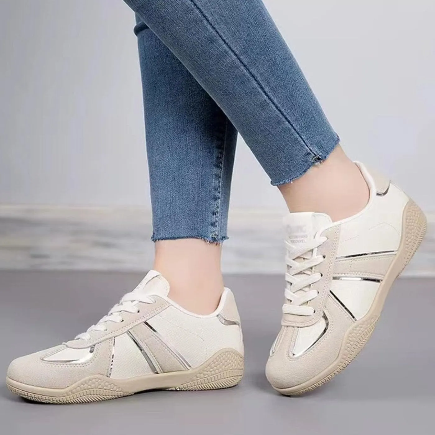 Retro Tennis Shoes for Women & Girls Anti-Slip Lace Up Sneakers Lightweight Casual Walking Shoes