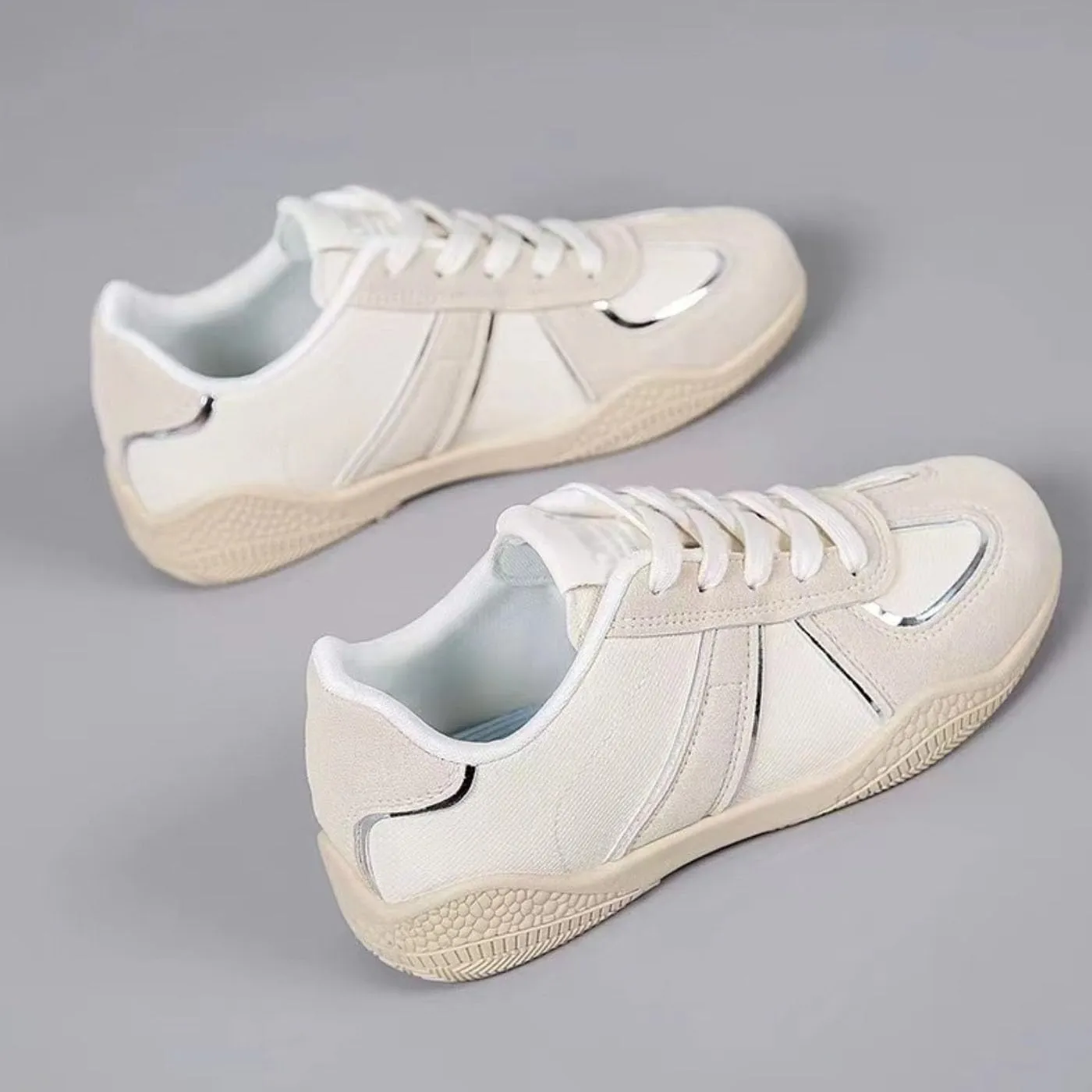 Retro Tennis Shoes for Women & Girls Anti-Slip Lace Up Sneakers Lightweight Casual Walking Shoes