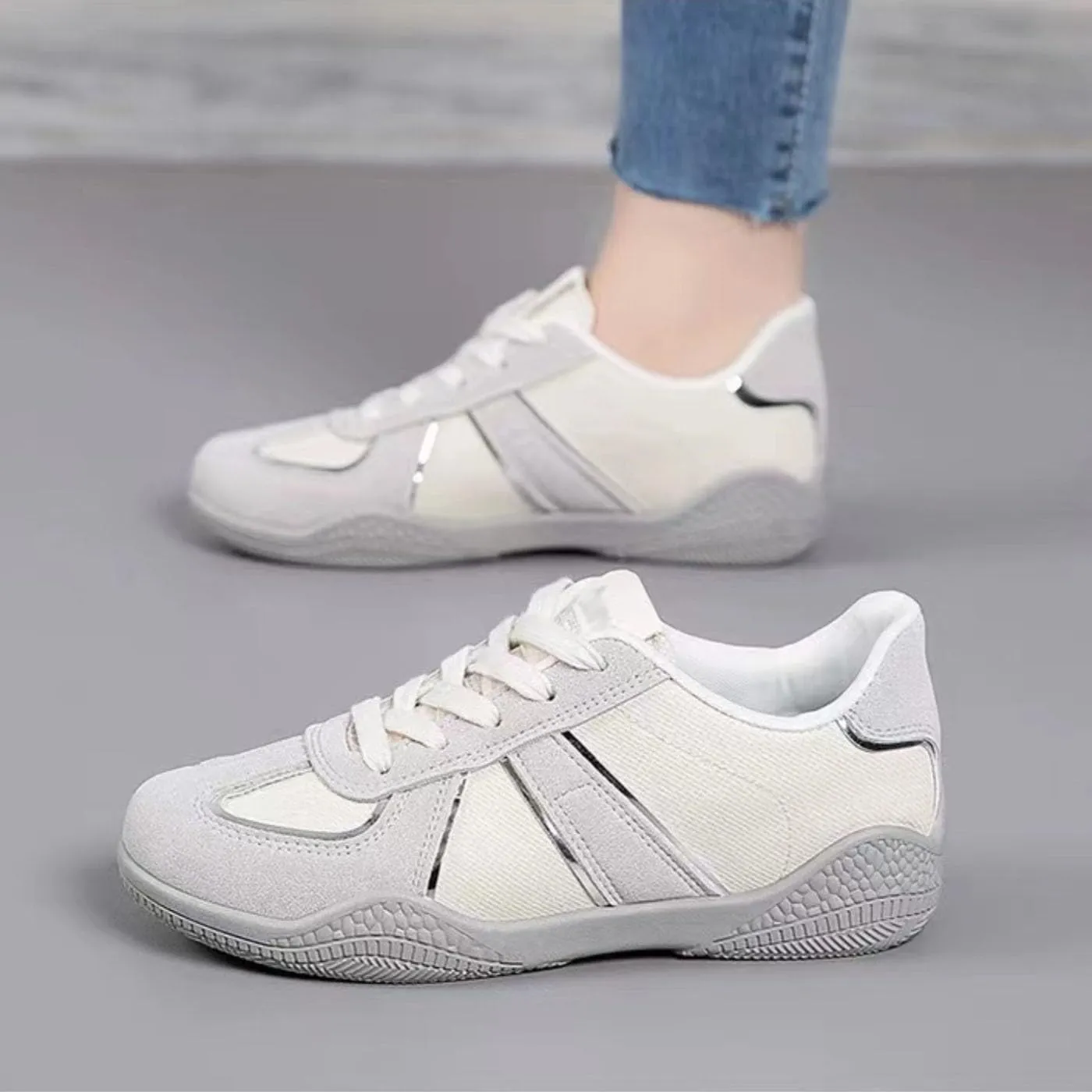 Retro Tennis Shoes for Women & Girls Anti-Slip Lace Up Sneakers Lightweight Casual Walking Shoes