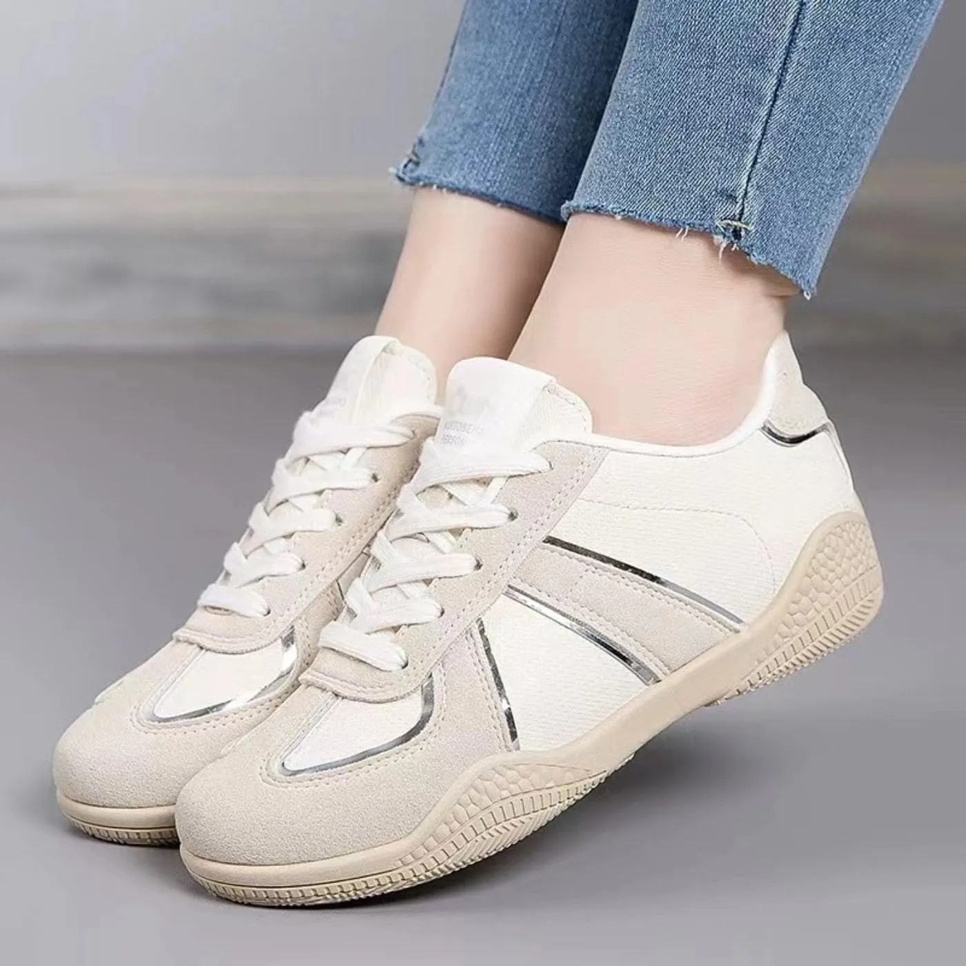 Retro Tennis Shoes for Women & Girls Anti-Slip Lace Up Sneakers Lightweight Casual Walking Shoes