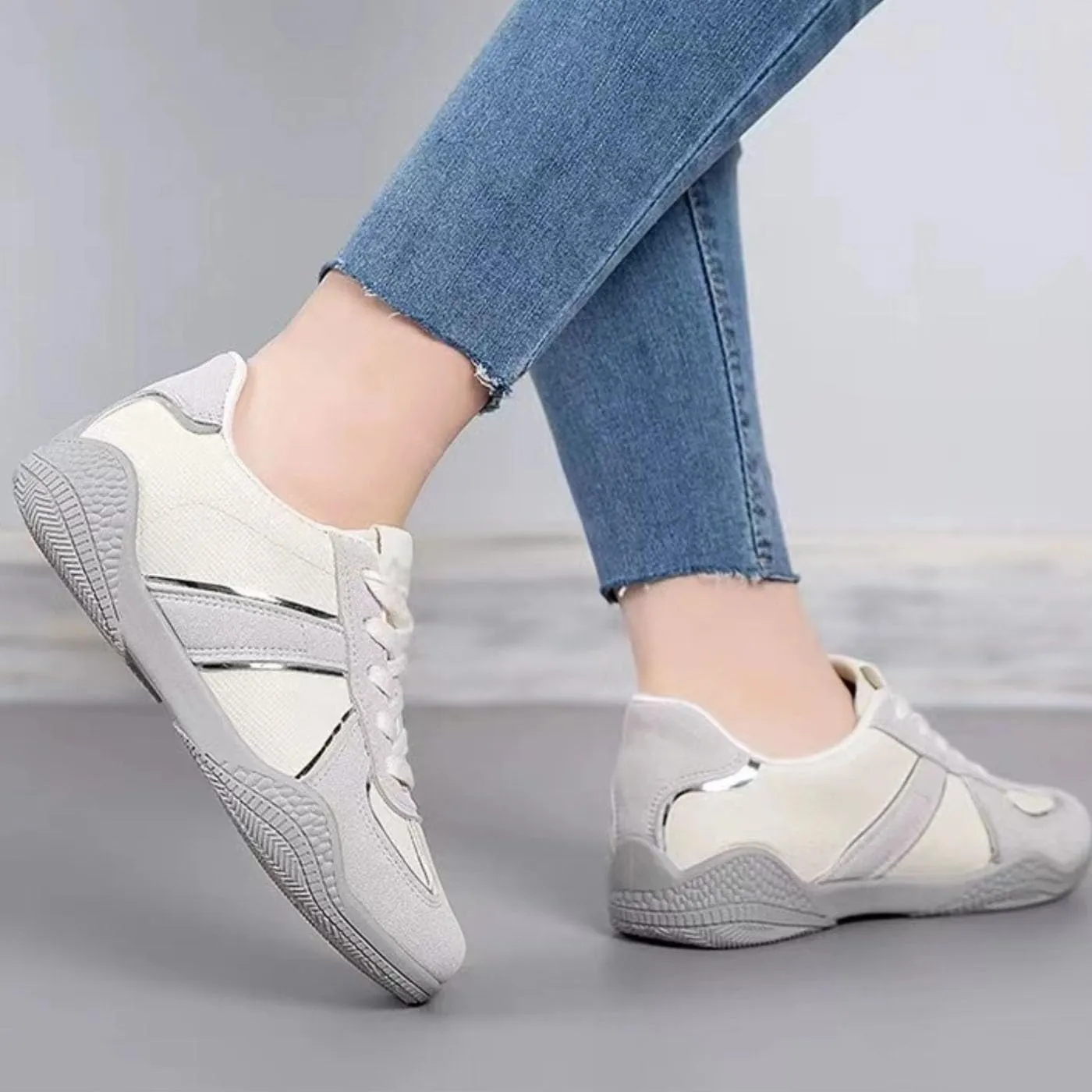 Retro Tennis Shoes for Women & Girls Anti-Slip Lace Up Sneakers Lightweight Casual Walking Shoes