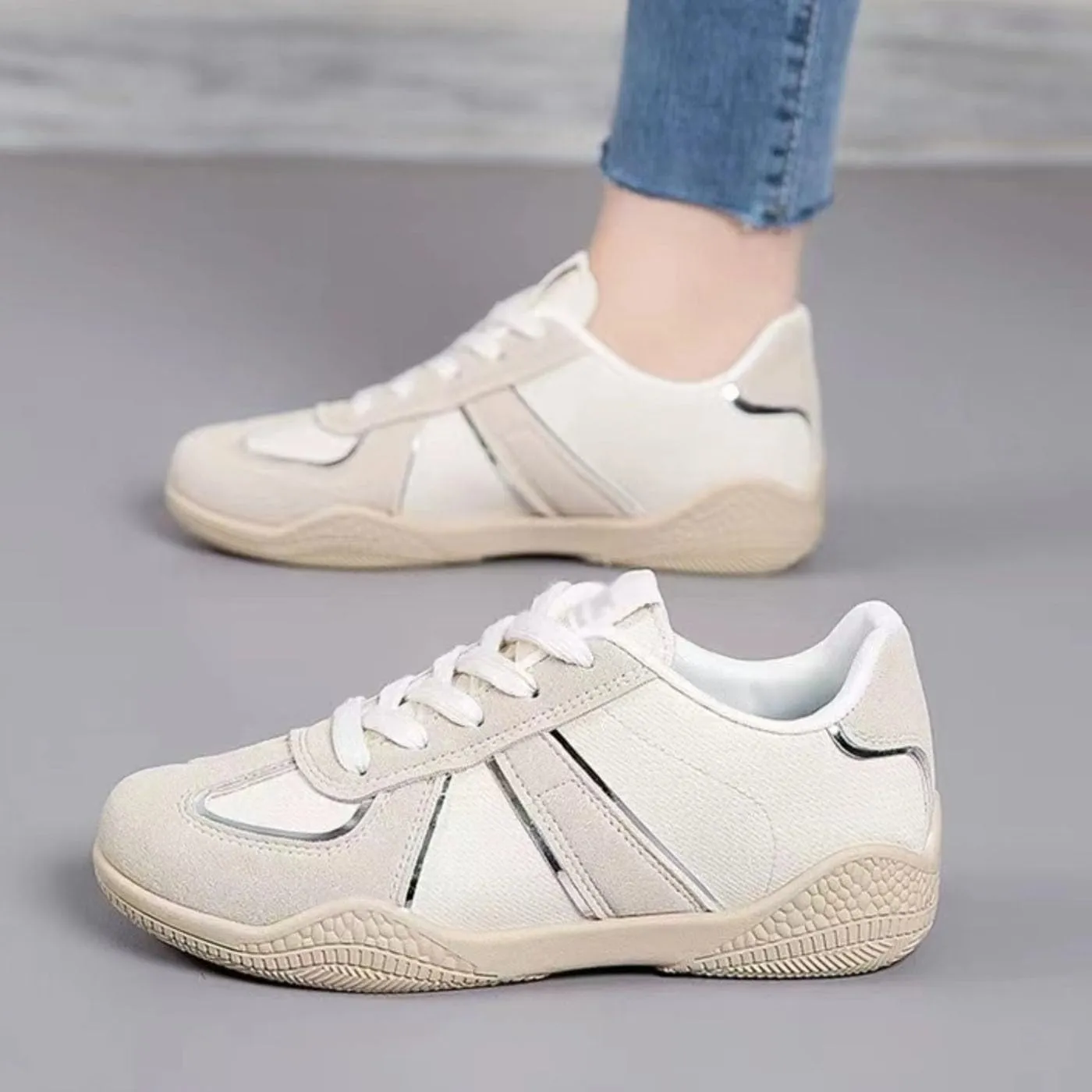 Retro Tennis Shoes for Women & Girls Anti-Slip Lace Up Sneakers Lightweight Casual Walking Shoes