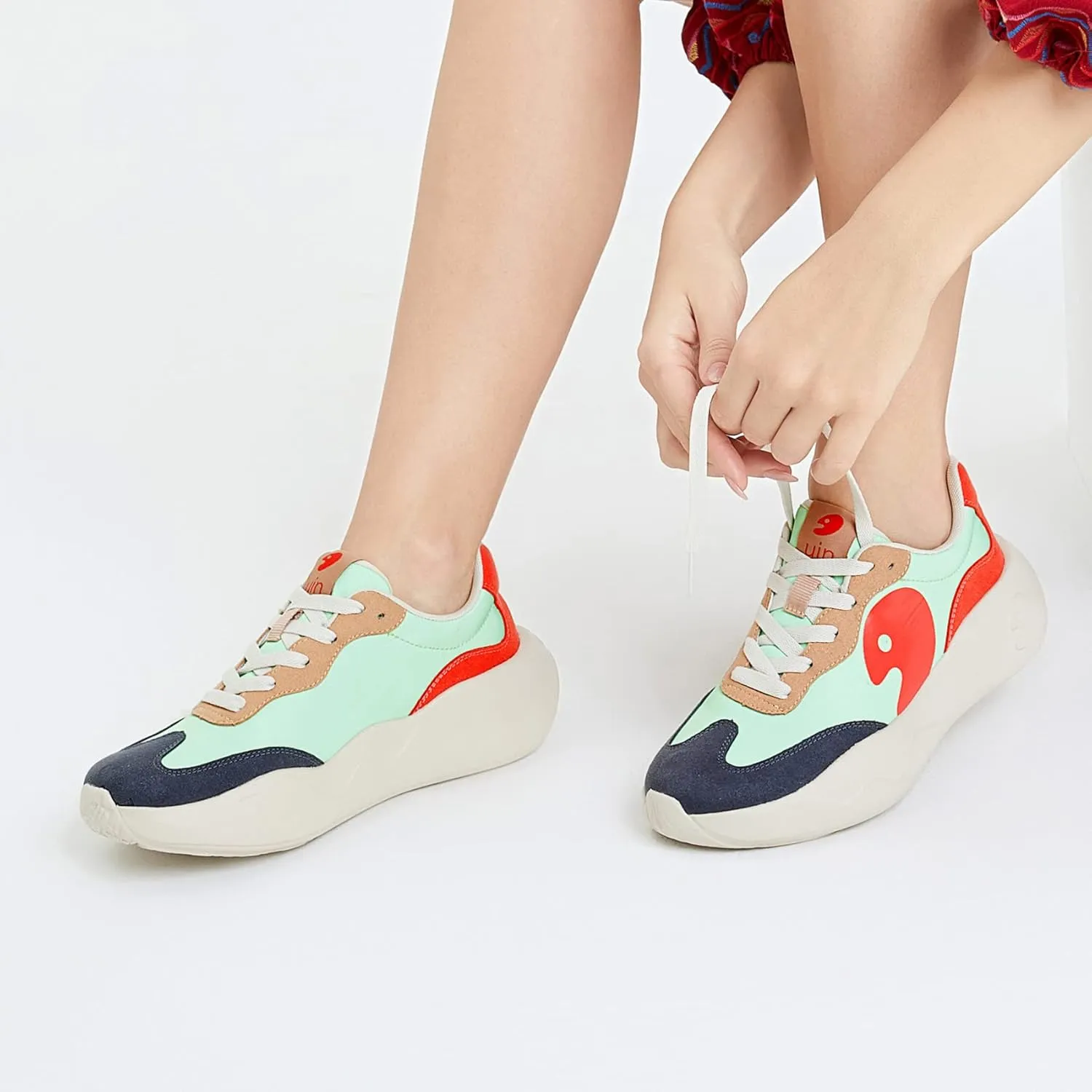 UIN Women's Retro Sneakers Lightweight Walking Casual Comfortable Art Painted Travel Shoes